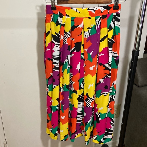 Lloyd Williams VINTAGE 80’s Pleated Floral Midi Skirt - Picture 13 of 16